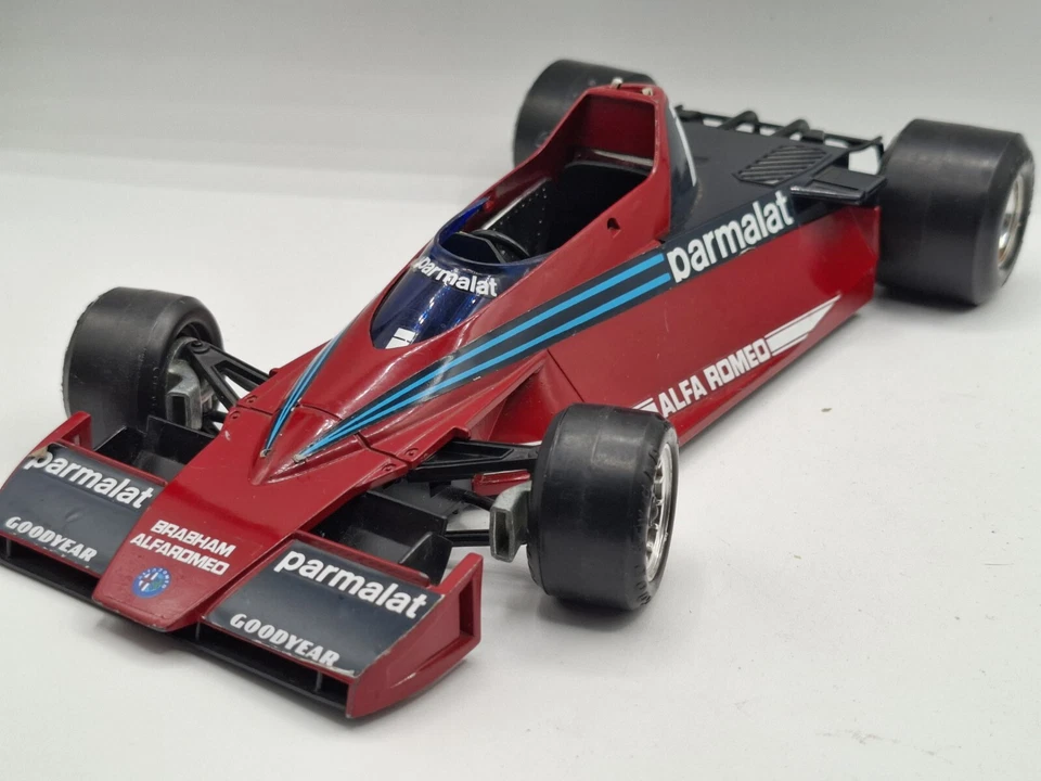 Vintage F1 Armalat Alfa Romeo Brabham Model - Red - 1:14 Scale - Parts Missing - Immagine 2 di 4