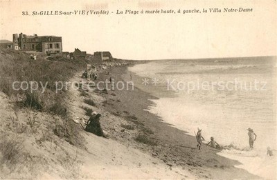 Saint-Gilles-Croix-de-Vie Vendee La Plage a maree haute a gauche la Villa Notre 