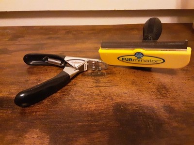 FURminator Undercoat Deshedding Tool and Heavy Duty Nail Clippers(unbranded) Lot