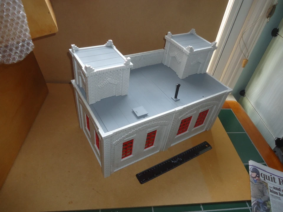 PIKO G GAUGE 62242 FIRE STATION WORKING SHUTTERS & WOODEN BOX AS SHOWN - Image 4 of 4