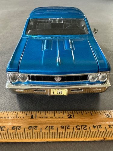 MAISTO 1966 CHEVY CHEVELLE SS 396 BLUE 1:24 SCALE DIECAST MODEL CAR - Picture 4 of 12