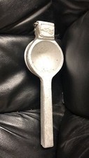 Mexican Unpolished Aluminum Metal Lime/Small Lemon Manual Squeezer Hand Juicer