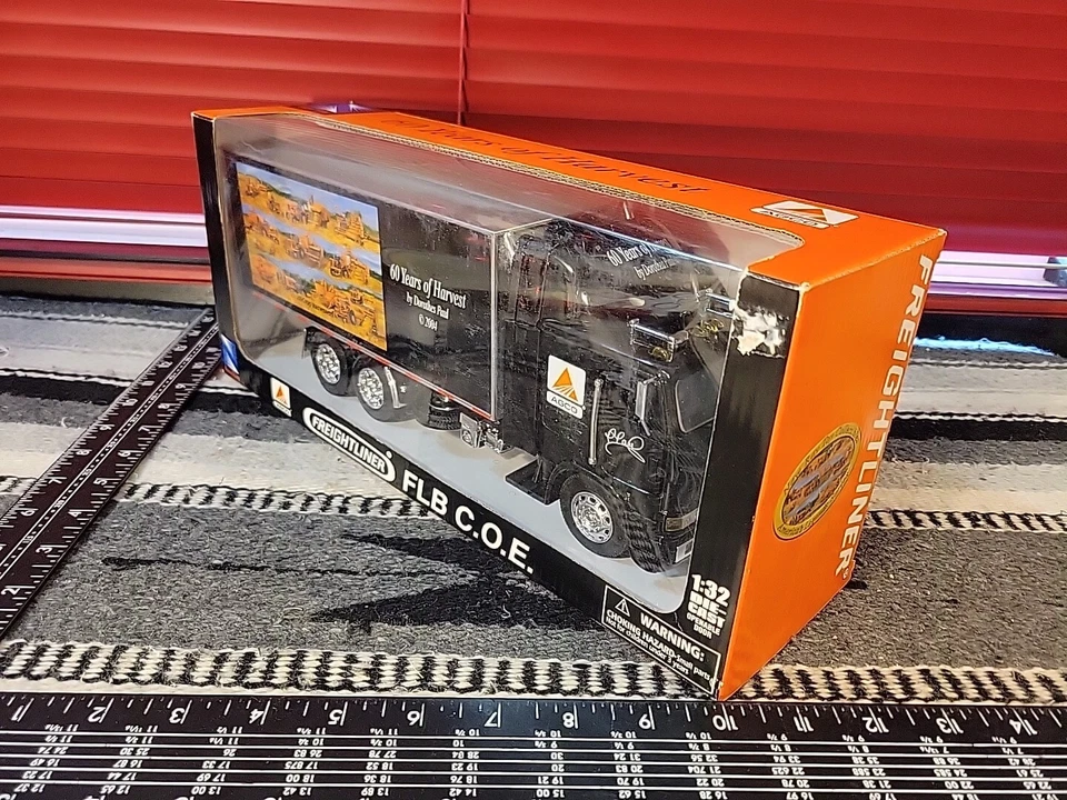 Allis Chalmers Freightliner 1/32 Diecast Semi Replica  Buy New-Ray Toys Co. Ltd. - Image 4 of 4