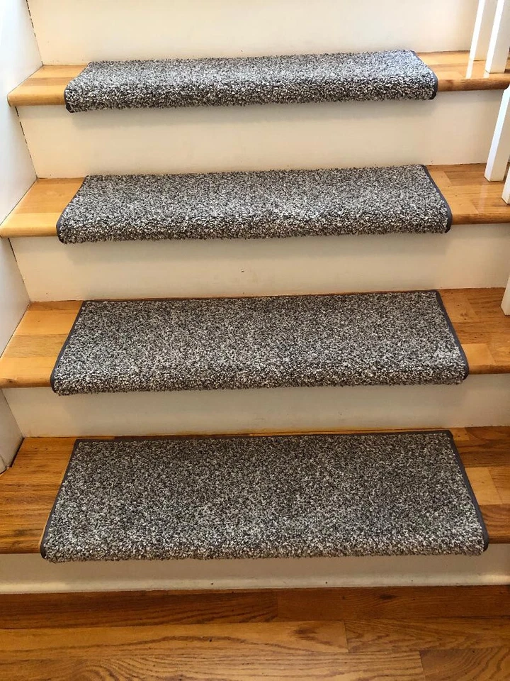 Caja de 5 peldaños acolchados para escaleras de alfombra 27" de ancho | Camino de piedra | Grises con manchas marrones Foto 2 de 4