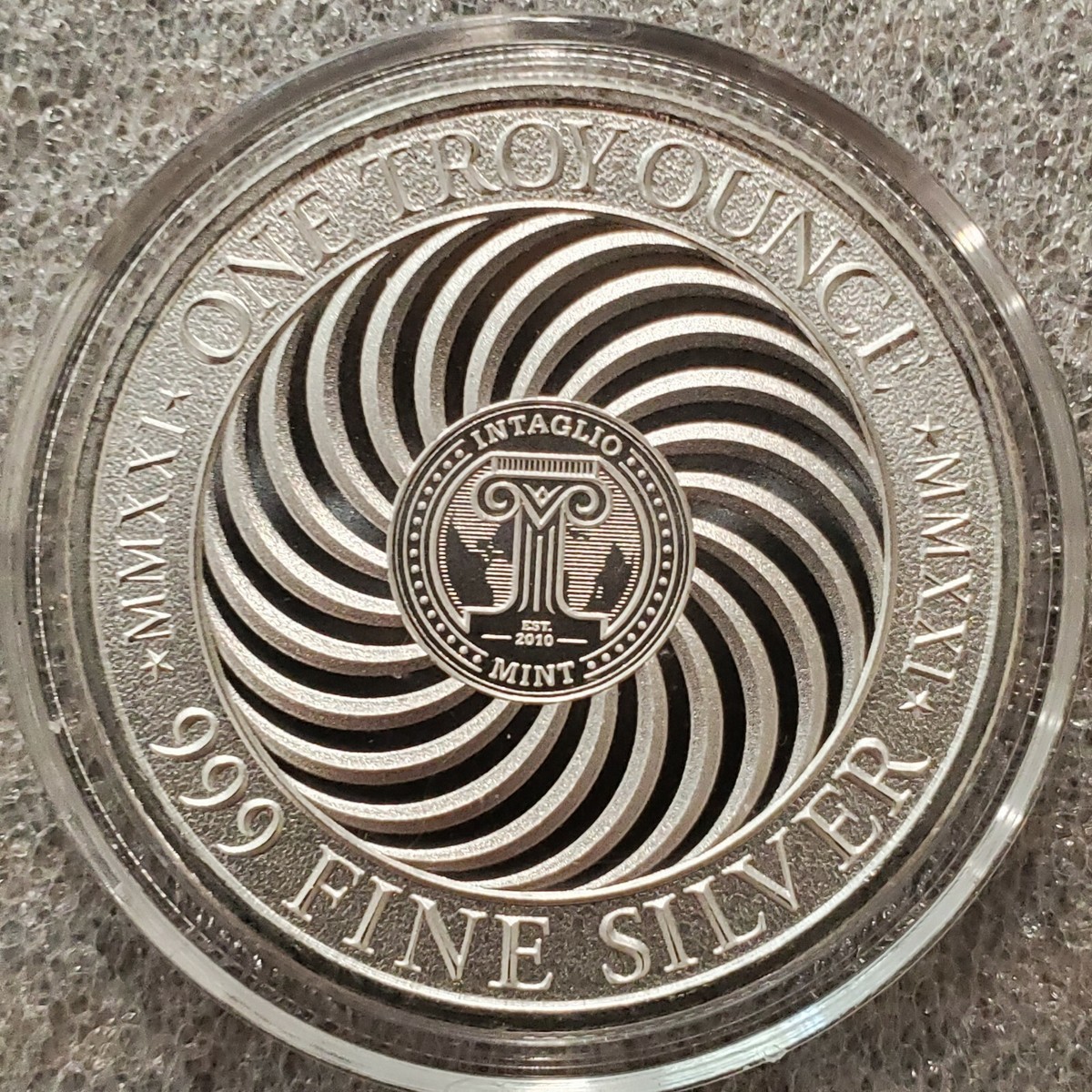 1 oz .999 Silver Kitsune Mask Round Coin Fox Japanese 1 oz .999 Silver Kitsune Mask Round Coin Fox Japanese