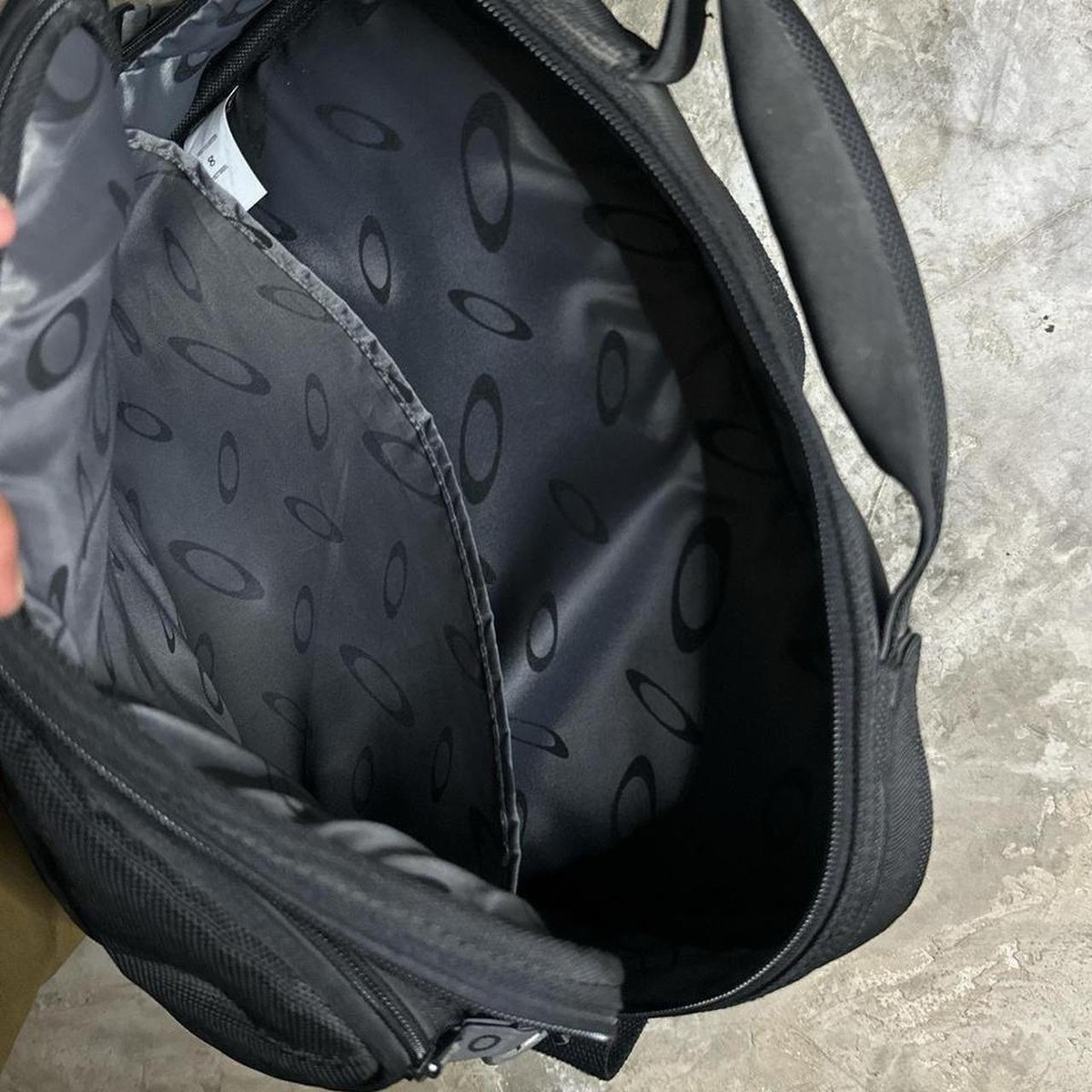 Vintage 2000's Oakley Cyber Slide Sling Bag Black Messenger Rare