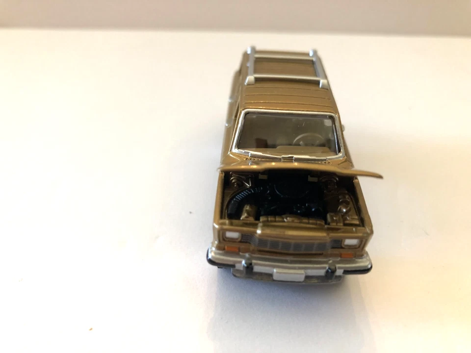 Jeep Wagoneer Gold Tomy Ertl 1981 Johnny Lightning Playing Mantis Foto 4 de 4