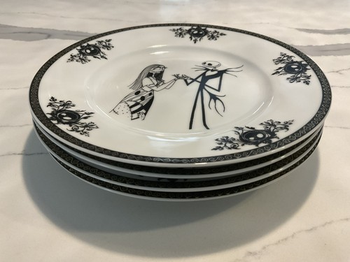 Set of 4 Jack Skellington and Sally 8" Salad / Dessert Plates NEW - Picture 7 of 8