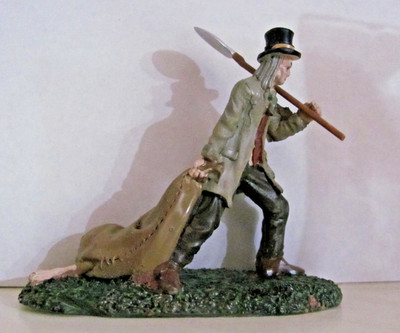 Lemax Spooky Town Figurine - Grave Digger & Body Bag #32196