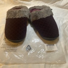 Isotoner Women's Classic Comfort Memory Foam Faux Fur Maroon Slippers Size 7.5
