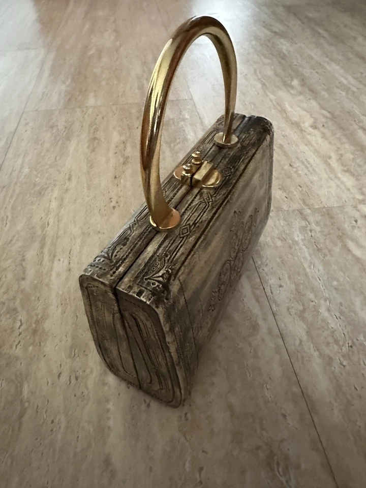 Antiguo Bolso de Mano Saks Fifth Avenue Hecho en Italia Cartera Caja de Madera y Oro Foto 4 de 4