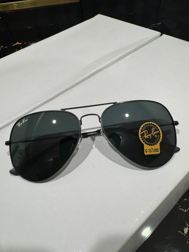 Ray-Ban RB3026 Aviator Grande Metal - Marco Negro con Lentes Negras Clásicas Foto 3 de 4