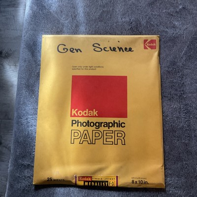 Vintage Kodak photo paper Medalist F-3 single weight 25 sheet unopened exp 3/77 