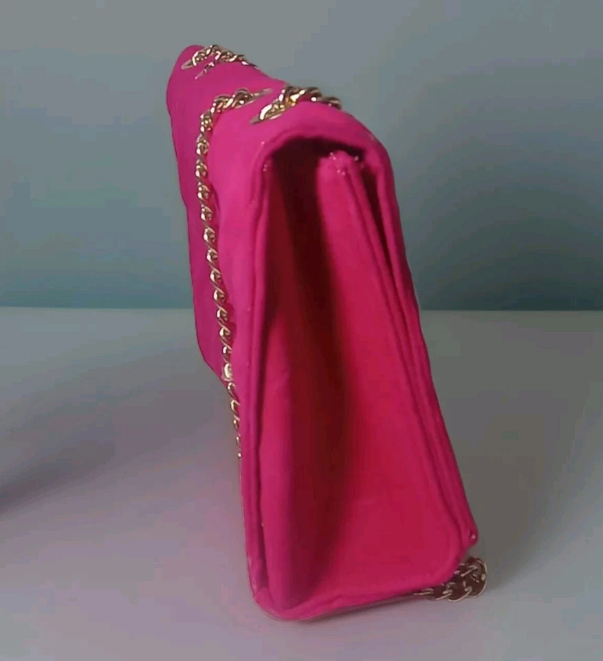 Bolso Bandolera Forever 21 de Terciopelo Rosa Caliente Foto 4 de 4