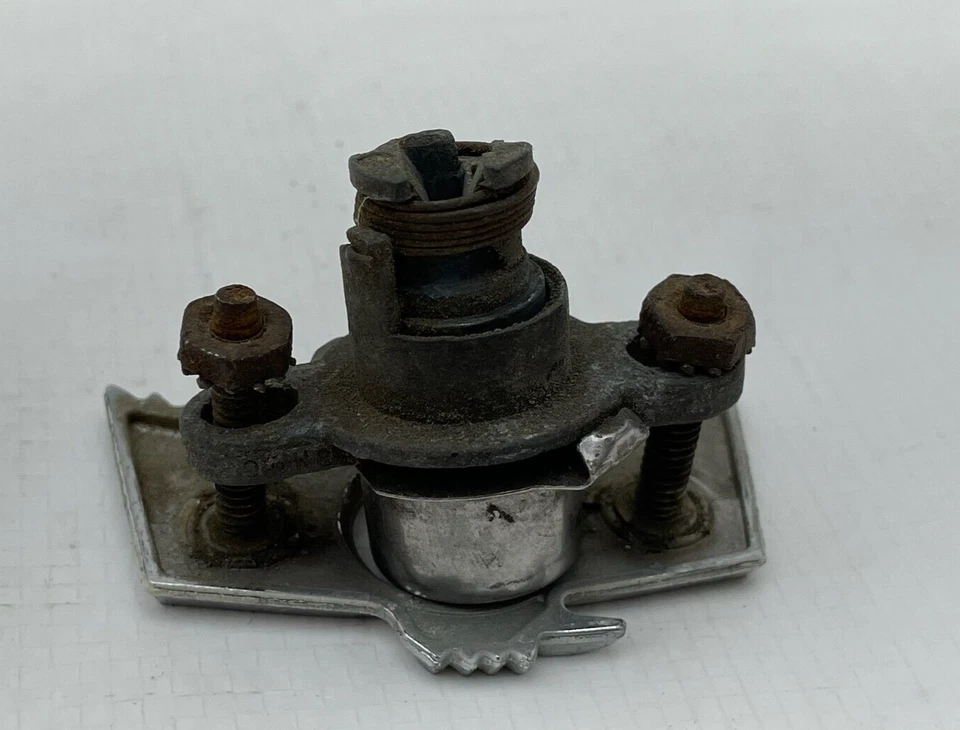 Pontiac Firebird 1969 bisel de bloqueo de maletero, soporte llave de retención transmisión automática Foto 4 de 4