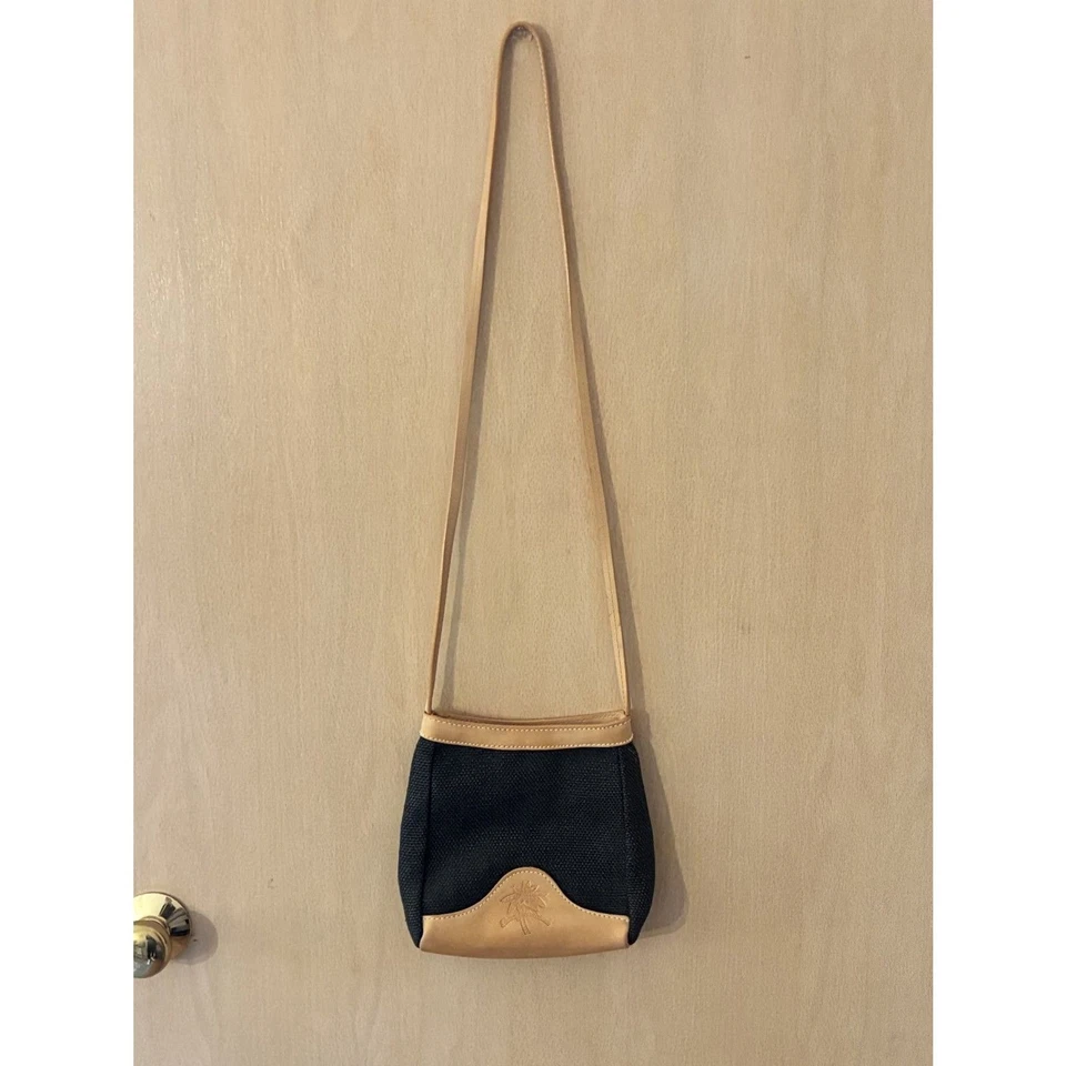 Bolso Bandolera Tommy Bahama Tejido Palmera con Borde de Cuero Foto 2 de 4