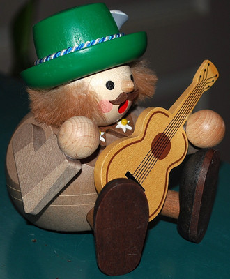 WOODEN INCENSE SMOKER Handmade MUSICIAN Germany ERZGEBIRGISHE GLASSER Christmas