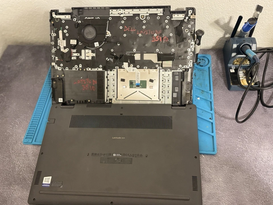 Conjunto completo de teclado con altavoces y mouse Dell Latitude 3510 y cubierta trasera Foto 3 de 4