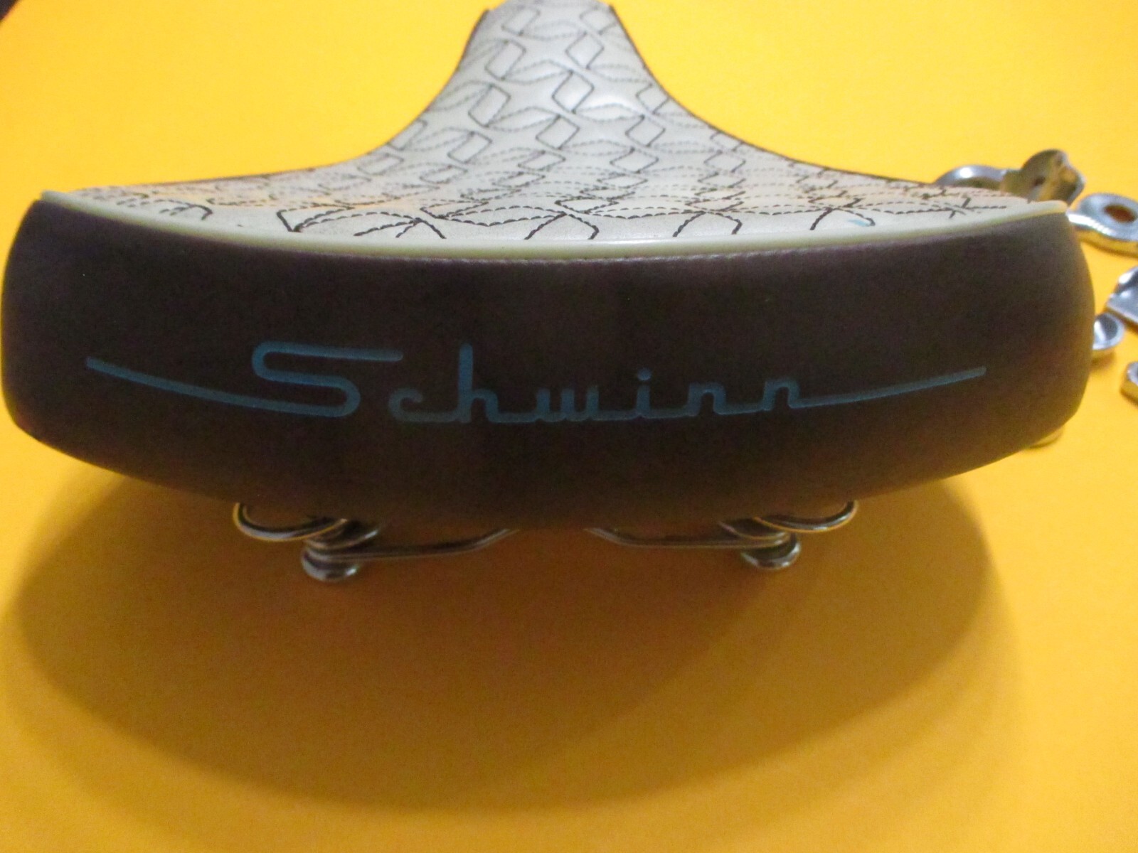 schwinn quilted spring bike seat