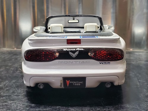 Road Signature 1999 Pontiac Firebird Trans Am Barn Find 1:18 Scale Diecast Car - Picture 4 of 14