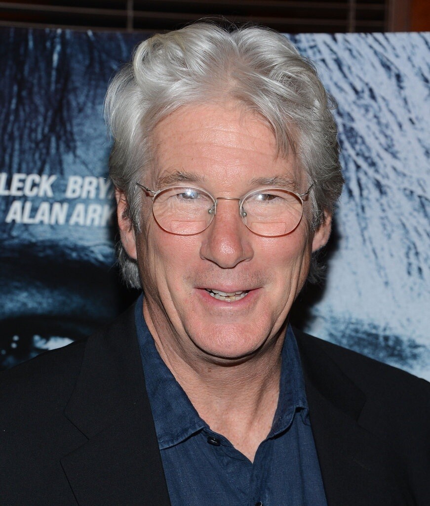 Richard Gere Posing With Gray Hair 8x10 Picture Celebrity Print