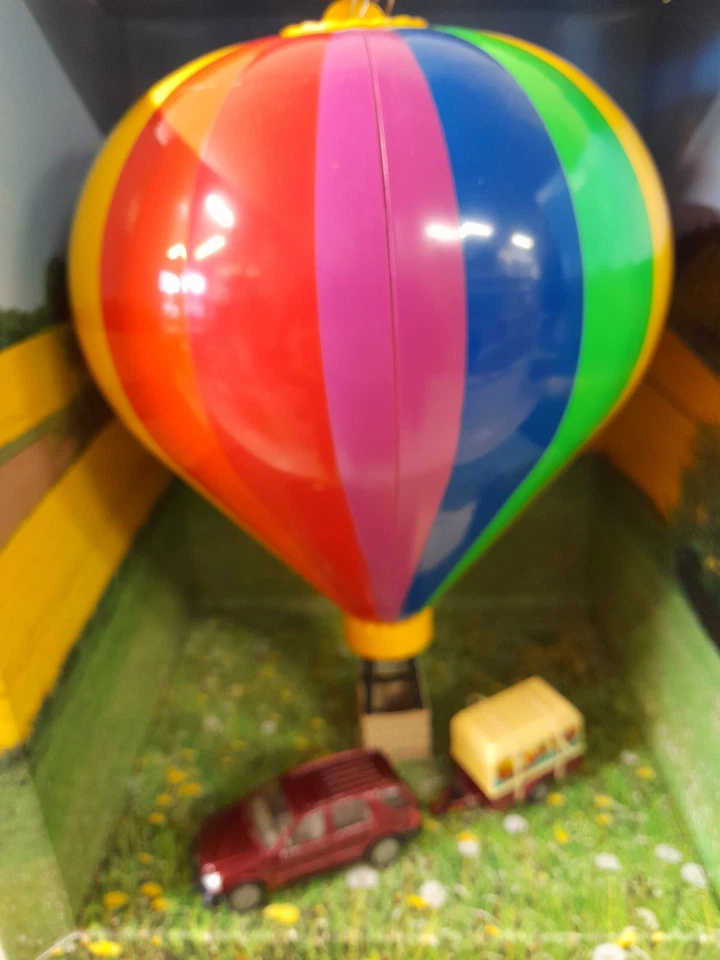 Siku 3728 Mongolfiera con Mercedes ML320 e rimorchio 1/64 - Immagine 2 di 2