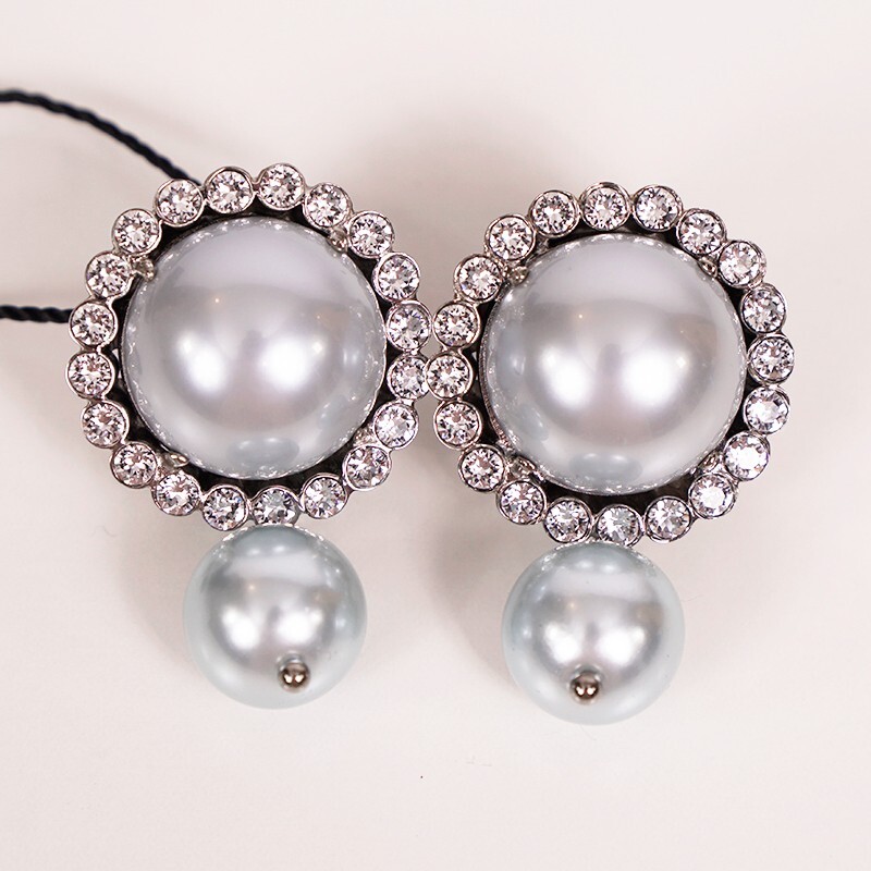 ピアス Crystal-embellished Pearl Clip-on Earrings 79.png?v=1720013645