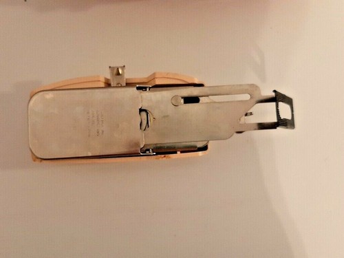 Vintage 1960 Singer Buttonholer Sewing Attachment With Pink Clam, 489500, 489510 - Picture 10 of 12