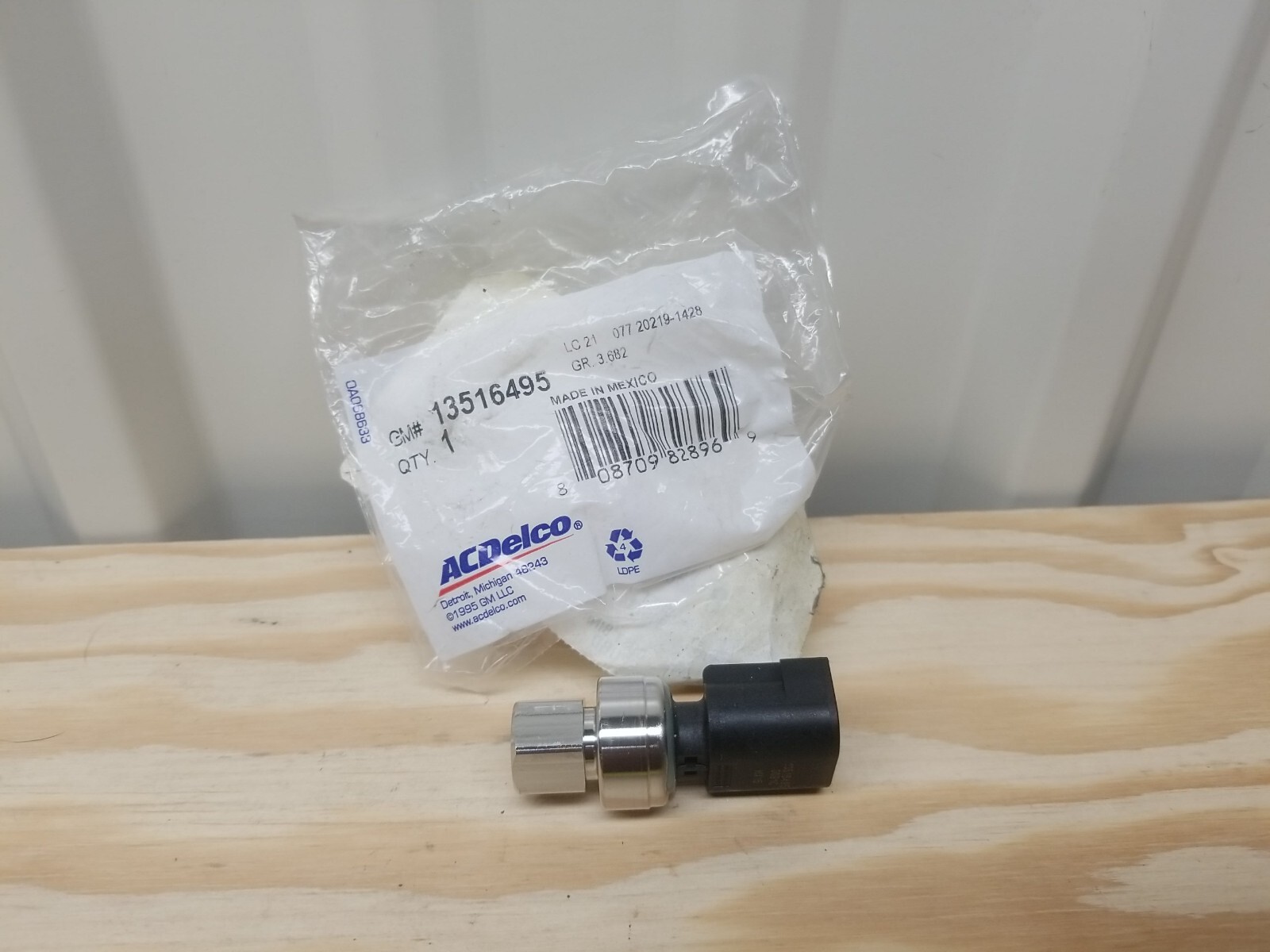 GM 13516495 Sensor, Fuel Press 20172021 Silverado & Sierra 6.6 Duramax