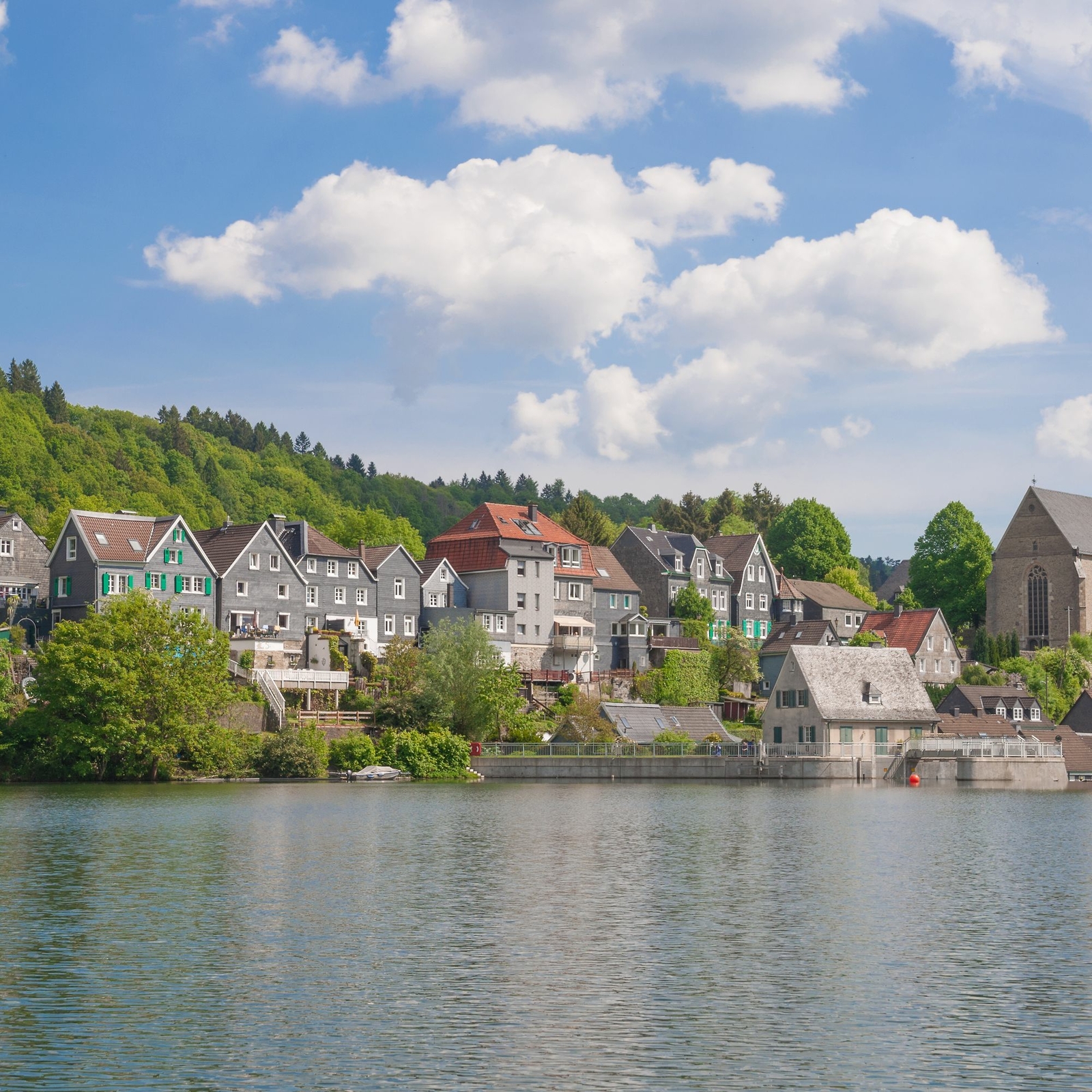 Bono de viaje 4 días escapada a Wuppertal 4* oferta de hotel 2 personas + niño