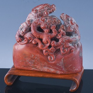 FINE ANTIQUE CHINESE CARVED DRAGON FIGURAL RED SOAPSTONE SCHOLARS SEAL