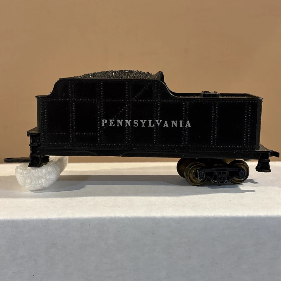 HO Varney Pennsylvania Railroad Steam Locomotive Tender - Needs 1 Truck & Ladder - Image 2 of 4