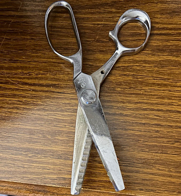 Vintage Canary Japan Pinking Shears All Metal Zig Zag Sewing Scissors Heavy Duty