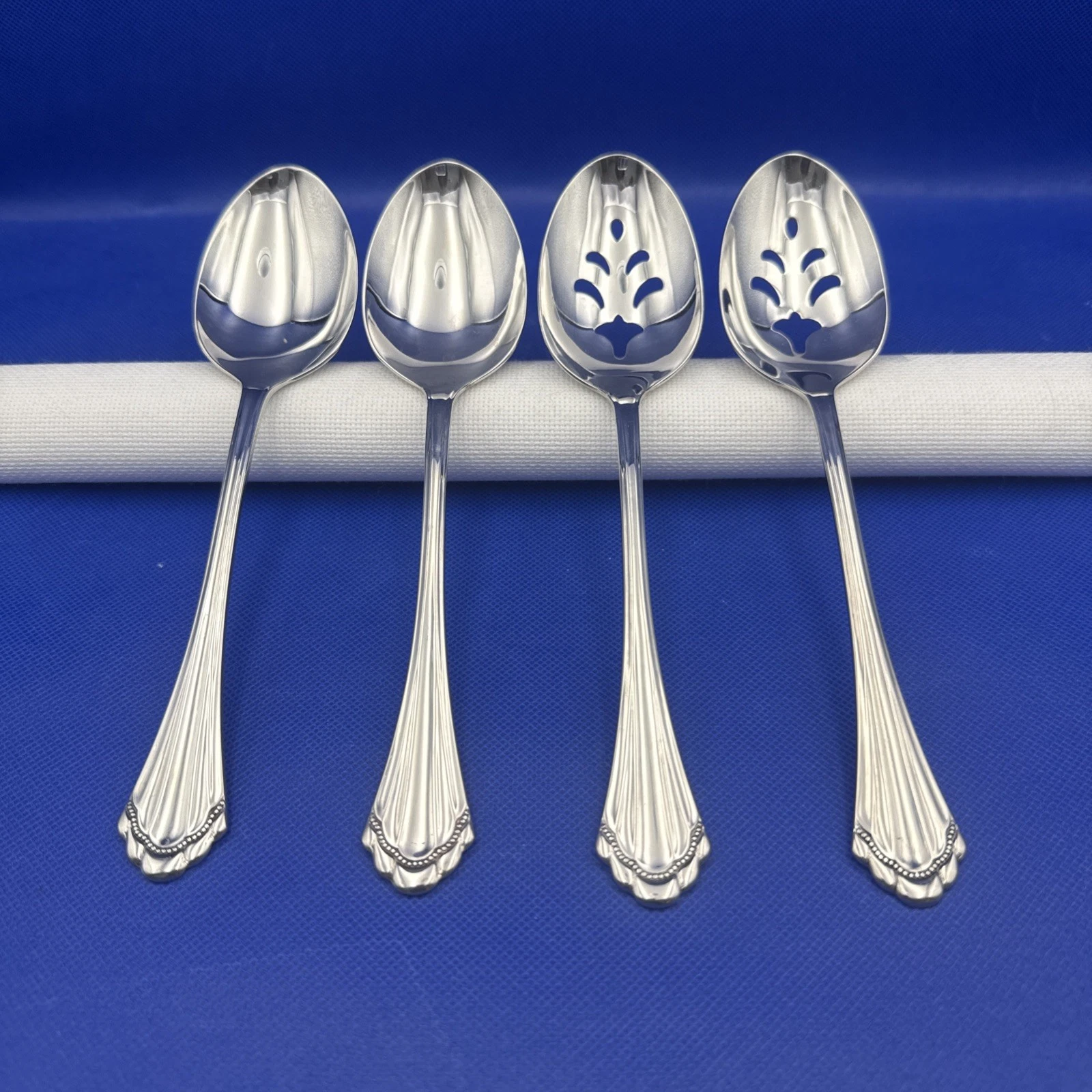 Oneida Community MARQUETTE Stainless Serving Set Cube USA Glossy Flatware Set 4
Opens in a new windo
