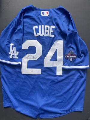 ロサンゼルス・ドジャース アイス・キューブ ワールドシリーズ第2試合のLAドジャース戦でパフォーマンスするアイス