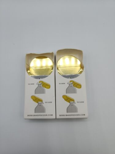 2 X W&P The Capper Apribottiglie e sigillante UNCAPS & RICAPS oro compatto - Foto 3 di 5