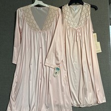 Vintage Vanity Fair Women  s Small 2-piece night gown set gown and Robe Pink 729