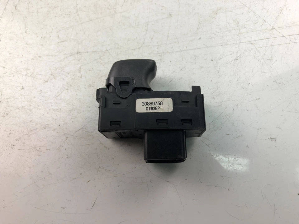 VOLVO V40 Estate VW 30889758 Front Door Window Switch 2001 17747572 - Image 3 of 4