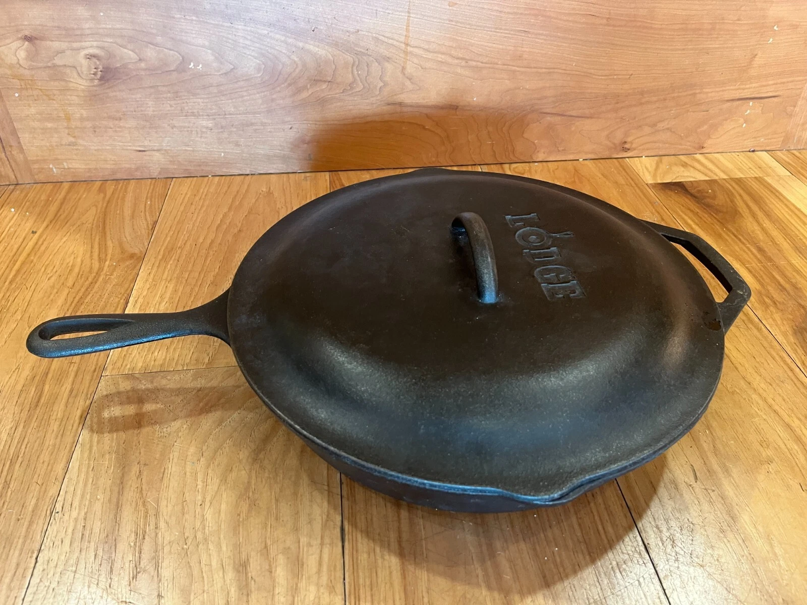 Cast Iron Skillet & Lid Large 2 Spouts USA Vintage Seasoned Lodge #10 SK 12”
