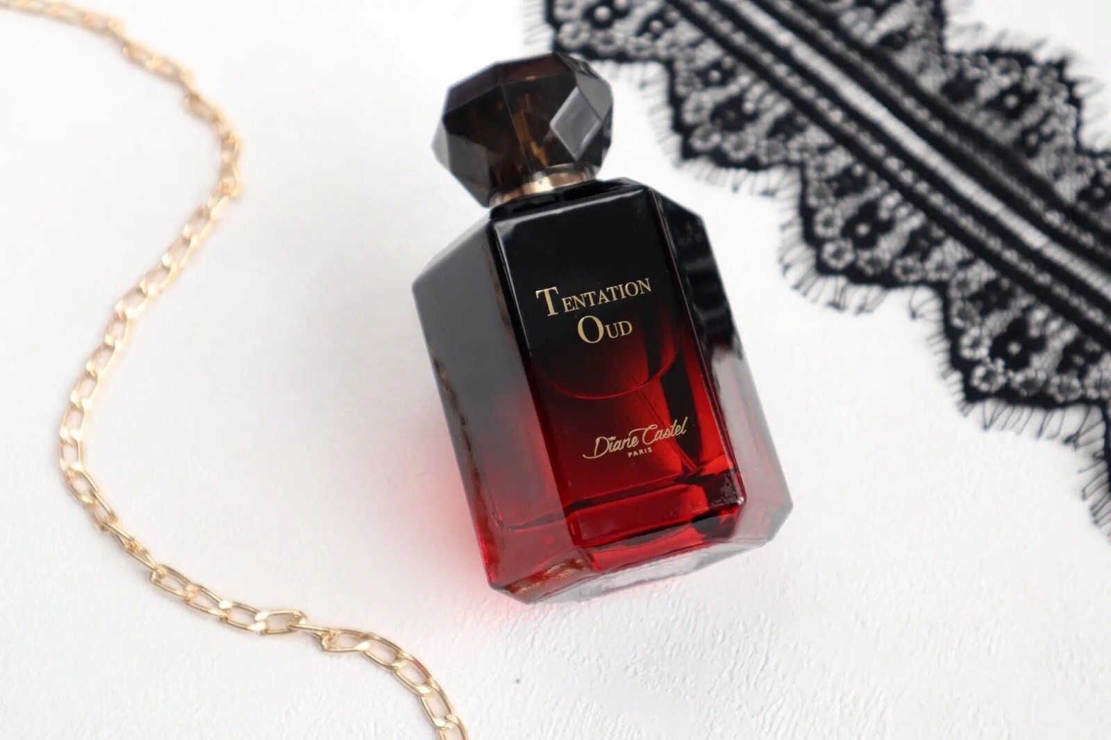 Eau de parfum femme Very Oud avec sillage sensuel boisé oriental flacon 100ml