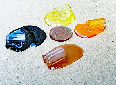 Puppenstube verschüttete Getränke in Plastikgläsern Handarbeit Maßstab 1:12 ML tumdee