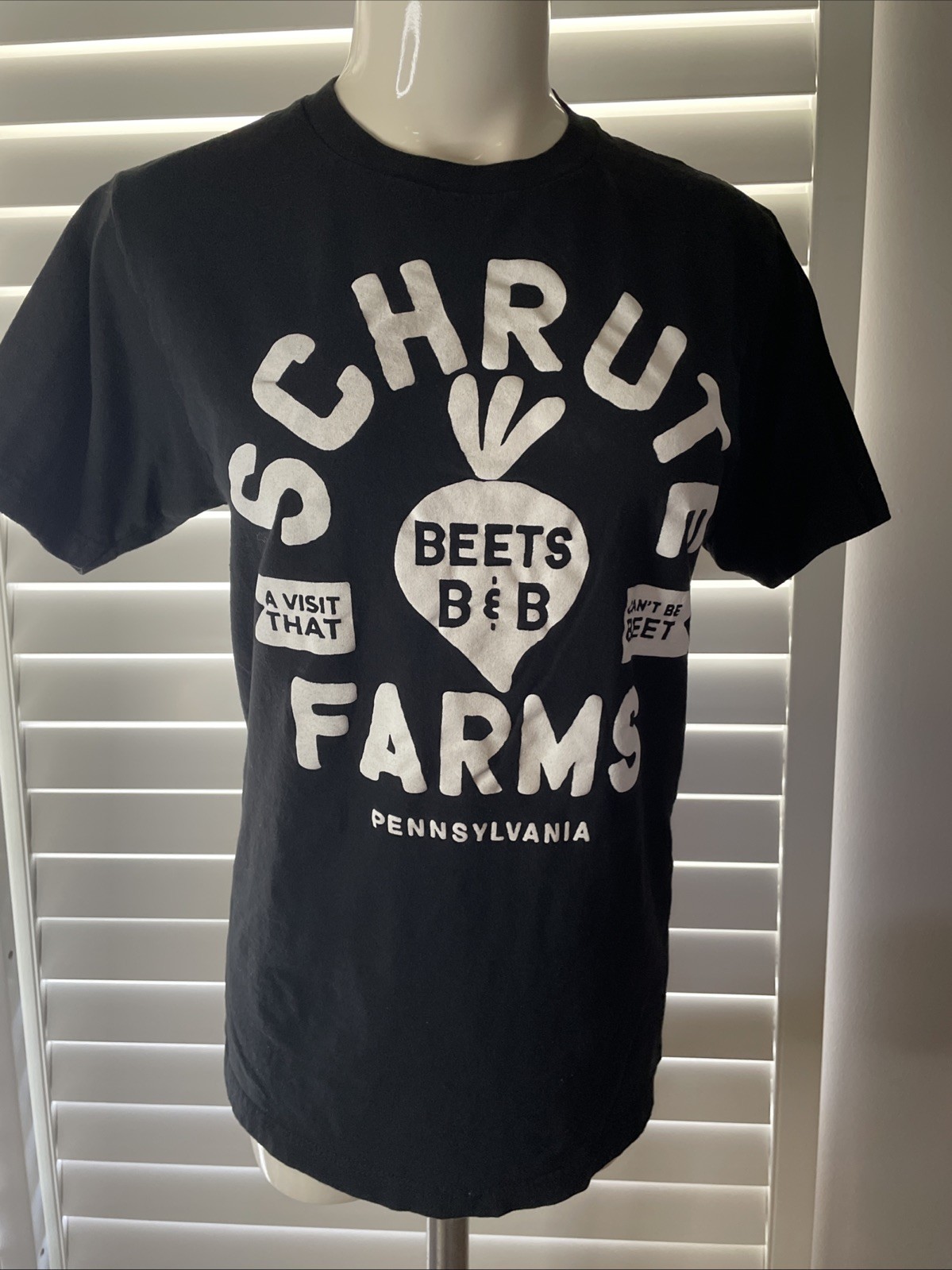 Woman’s The Office Black Schrute Beet Farm T-shirt Top Size Small