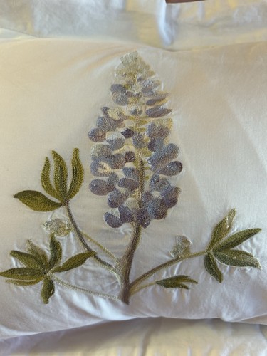 Pottery Barn White Pillow W/Lavender Bluebonnet Applique Accent Pillow 19”x13” - Picture 4 of 9