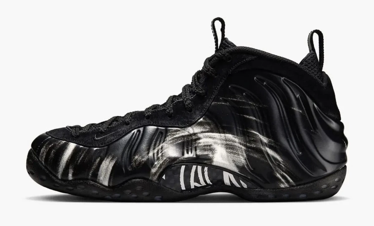 Nike foamposite black store and white