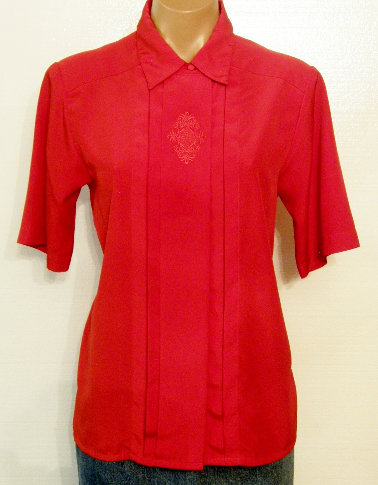 SAINT LAURENT #7147 BELLO! NUOVO MEDAGLIONE RICAMATO TOP PLISSETTATO 'YVES ST CLAIR' TAGLIA 10