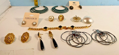Custome Jewlery lot of 9 earrings and braclet