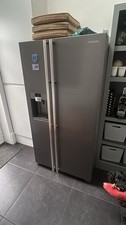 Samsung RSG5UCRS American-style Fridge Freezer with Ice Maker & Water Dispenser