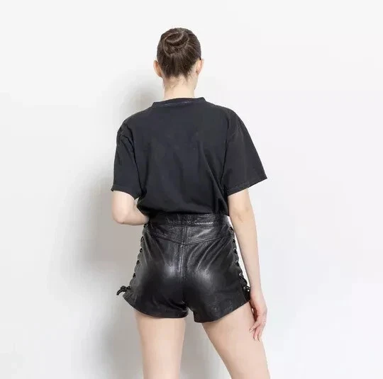 Shorts de motociclista de couro - Vintage anos 80 feminino preto com cadarço shorts de balanço personalizados - Imagem 3 de 4