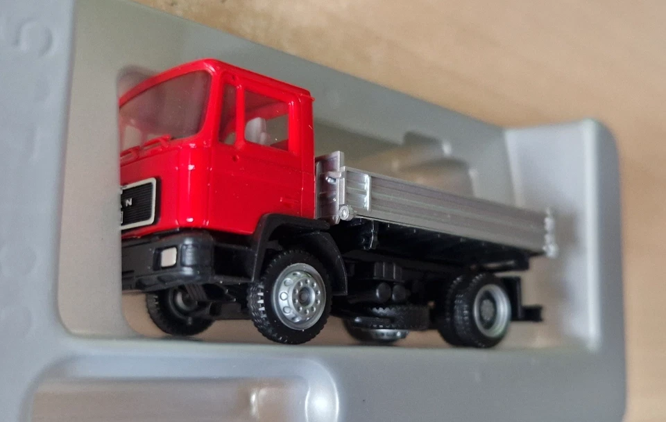 Herpa 866006 MAN F90 autocarro cassonato ribaltabile rosso 1:87 OVP - Immagine 2 di 4