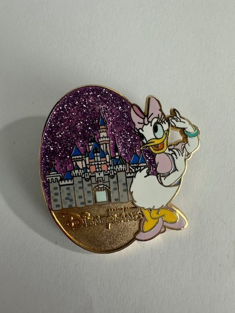 HKDL - Daisy - Character and Castle - Mystery 2014 Disney Pin C9